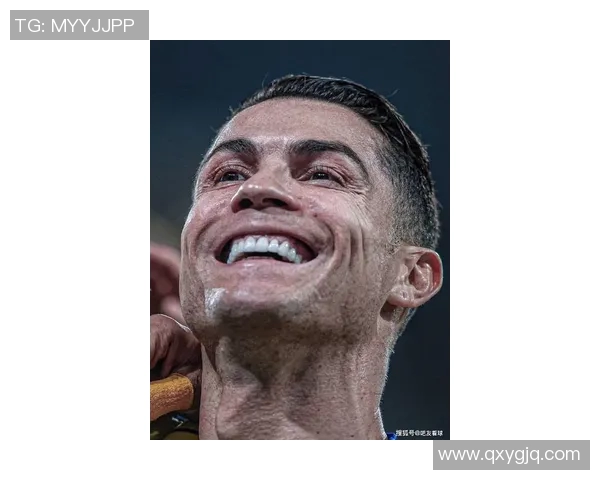 足球明星C罗的奇葩发型大盘点引发球迷热议与时尚潮流碰撞